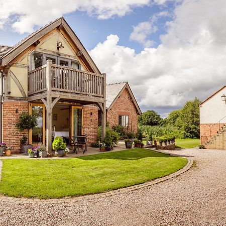 Oak Mead Villa Wrexham Buitenkant foto